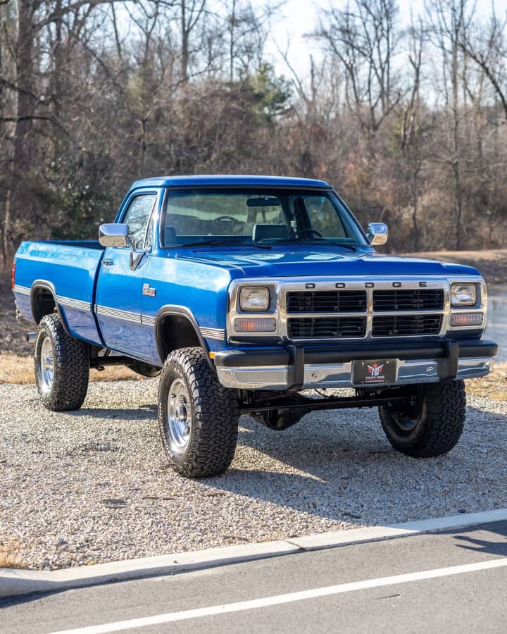WhatsApp Image 2026-01-17 at 01.59.01 (1) 1992 Dodge Ram 250 4x4 - Image 1